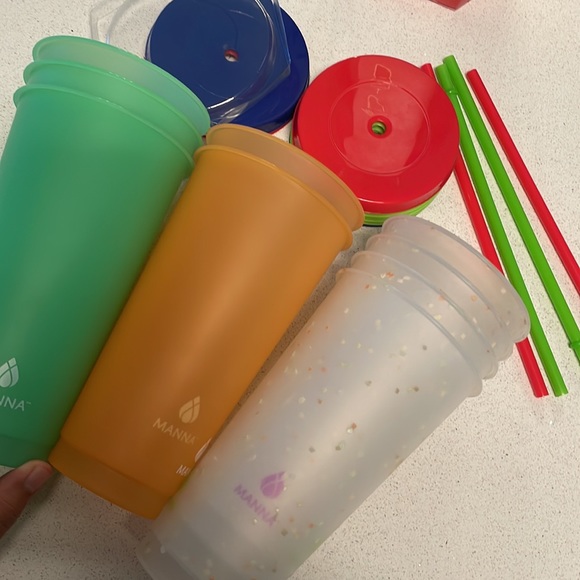 Manna Other - Manna Color Changing Tumblers with Straws (Set of 9)